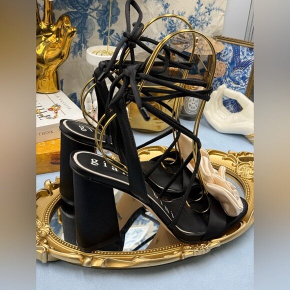 🆕 GIANNI BINI 🧿 NWOB Dakota Satin Flower Wrap Around Sandals, Black - Sz 8M - Picture 9 of 16